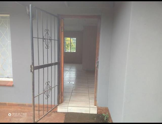 3 BEDROOM HOUSE FOR SALE IN BISLEY